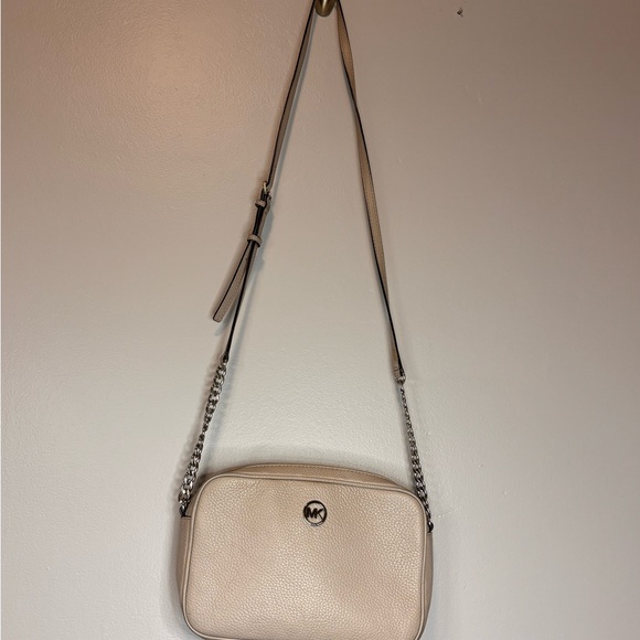 🤍👜Michael Kors Cream Pebbled Leather Crossbody - Picture 4 of 14